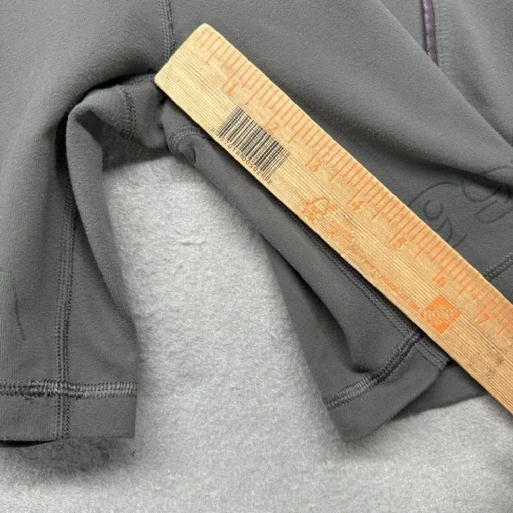 TNA Aritzia Shorts Womens Size Small Gray Atmosphere Biker Reflective‎ Workout